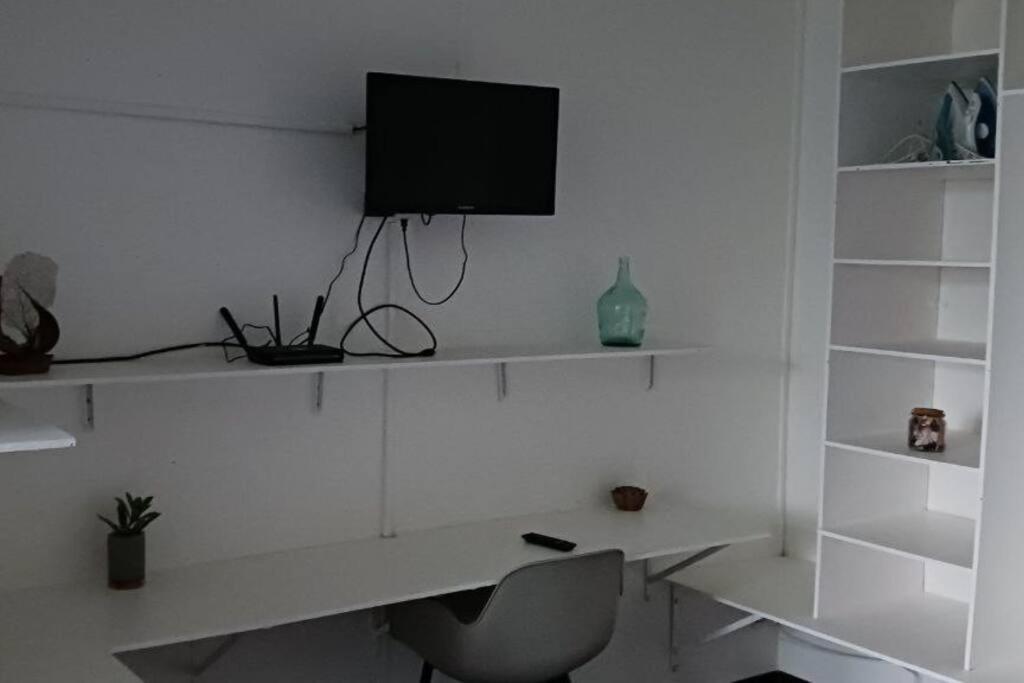 Grand Studio Climatise Avec Haut Debit Et Tv Tnt Фор-де-Франс Экстерьер фото